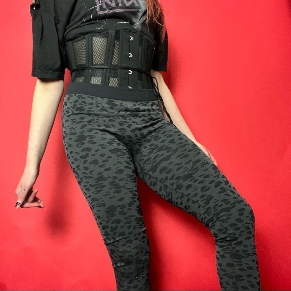 Black and grey leopard leggings 🤍🤍